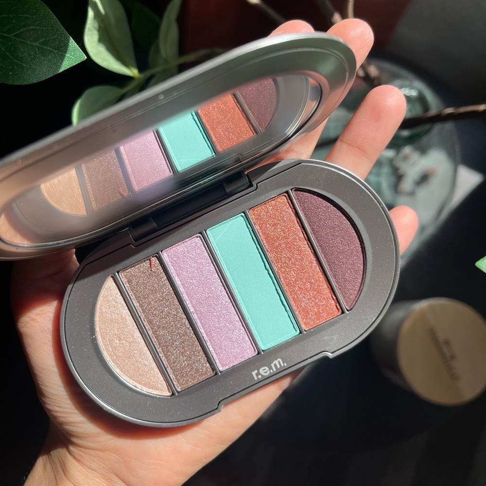 REM beauty gogo boots eyeshadow palette